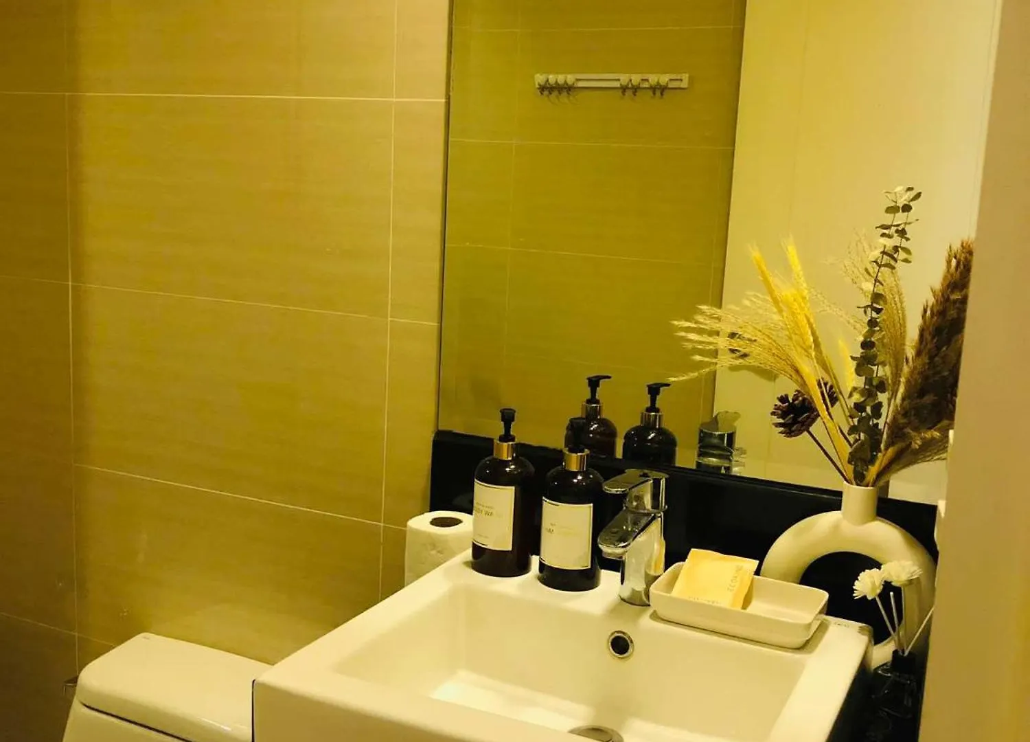 Aparthotel Manila Staycation At The Venice Luxury Residences - Tower A Near Venice Grand Canal, Mckinley Hills Filippine
