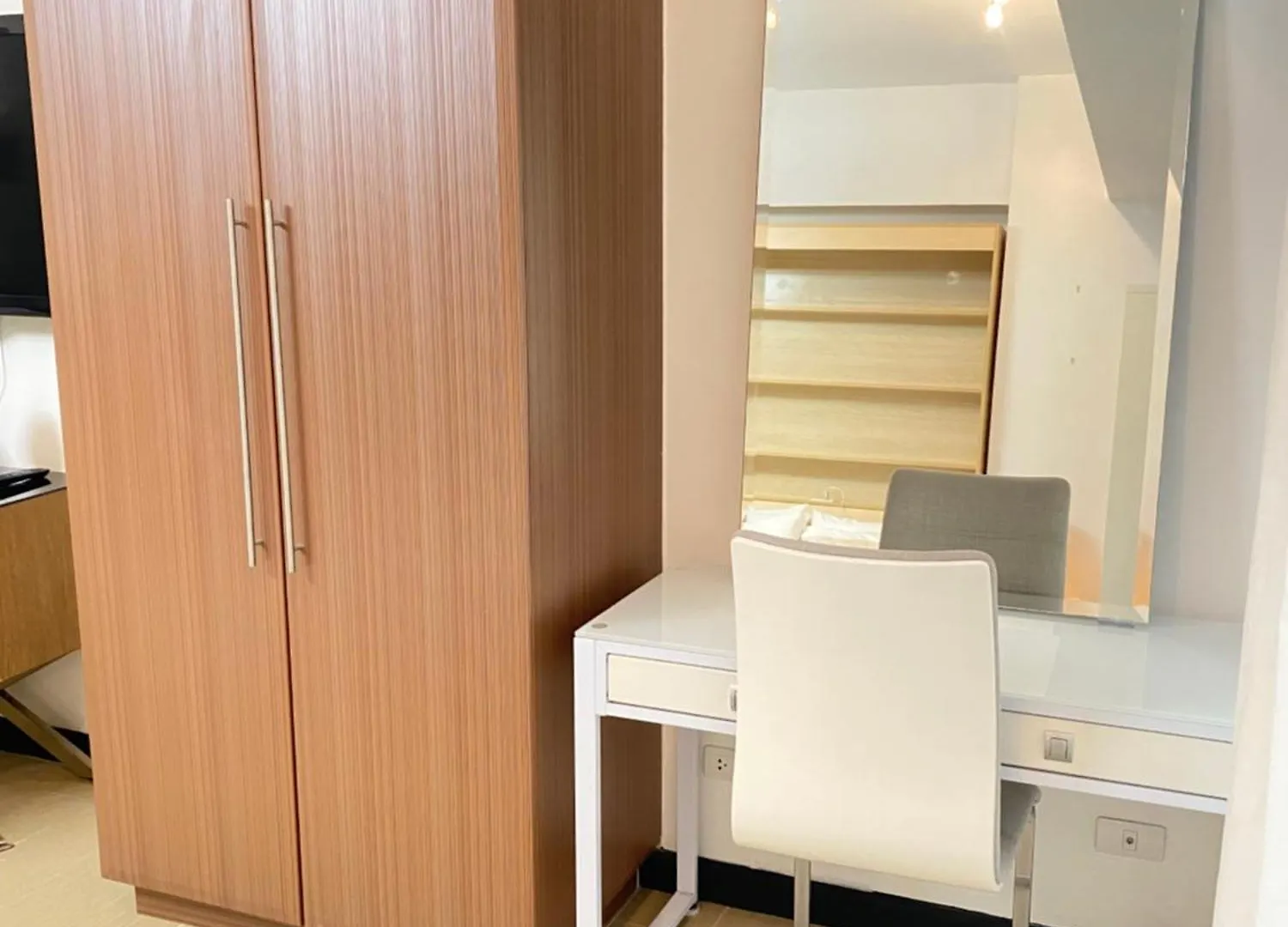 Manila Staycation At The Venice Luxury Residences - Tower A Near Venice Grand Canal, Mckinley Hills