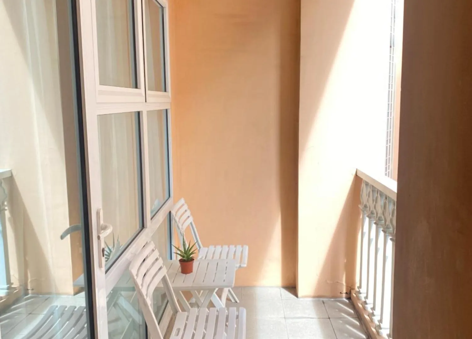 Apartahotel Manila Staycation At The Venice Luxury Residences - Tower A Near Venice Grand Canal, Mckinley Hills