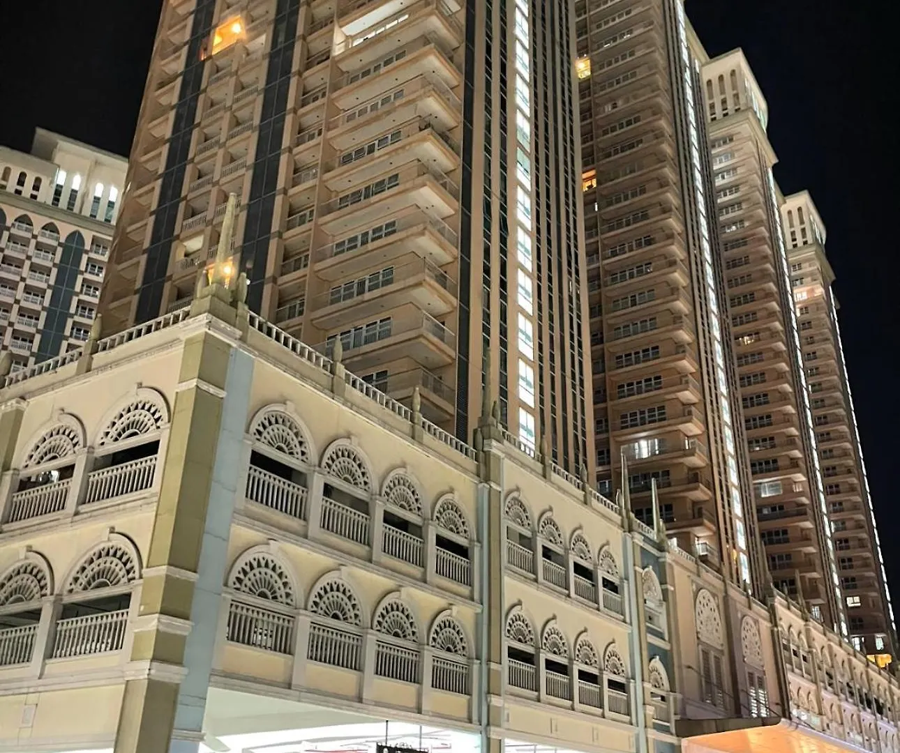 Apartahotel Manila Staycation At The Venice Luxury Residences - Tower A Near Venice Grand Canal, Mckinley Hills Filipinas