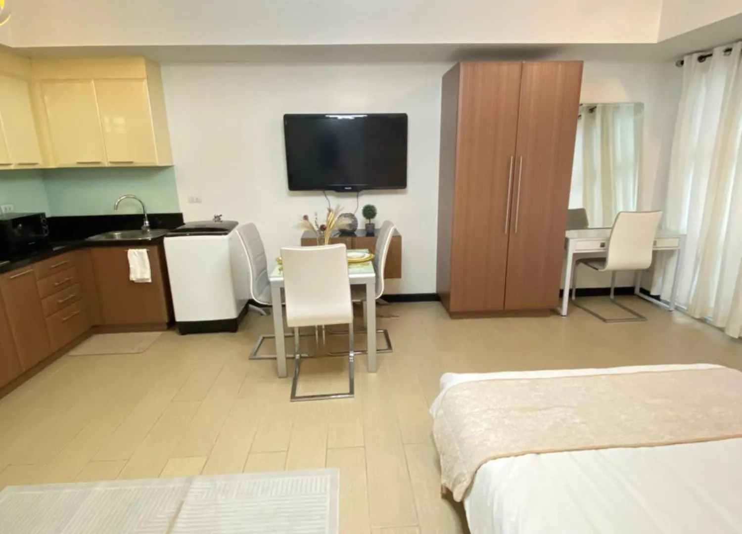 Manila Staycation At The Venice Luxury Residences - Tower A Near Venice Grand Canal, Mckinley Hills 0*,  Philippines