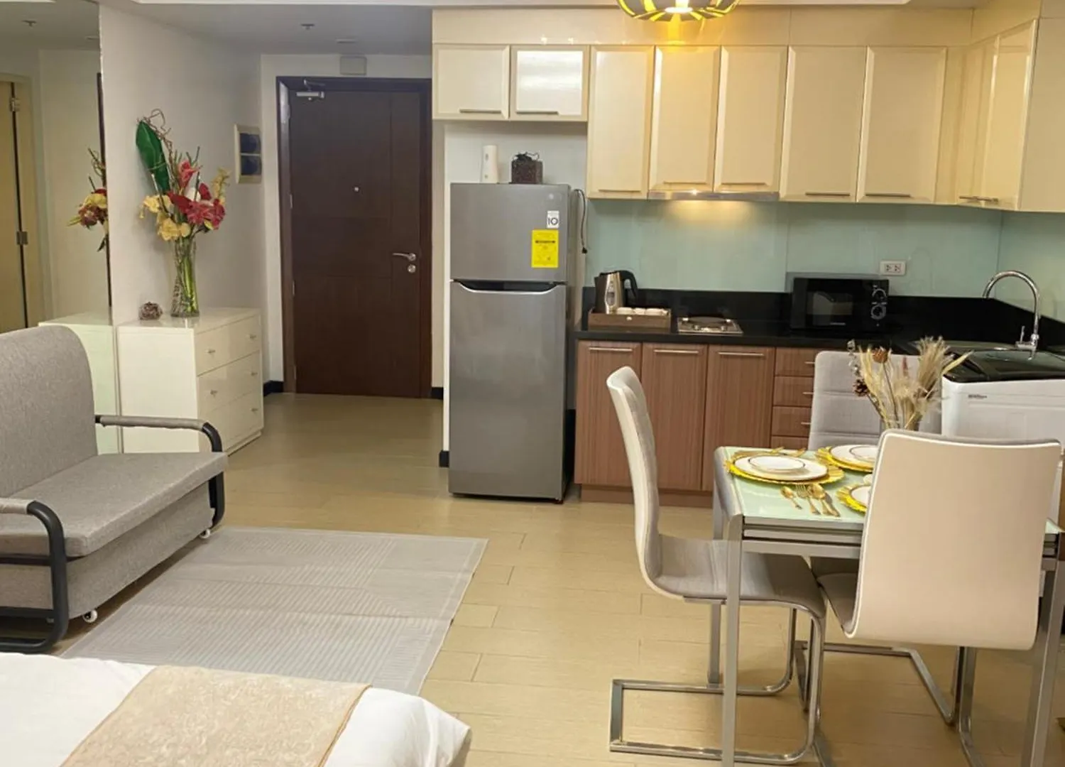Aparthotel Manila Staycation At The Venice Luxury Residences - Tower A Near Venice Grand Canal, Mckinley Hills