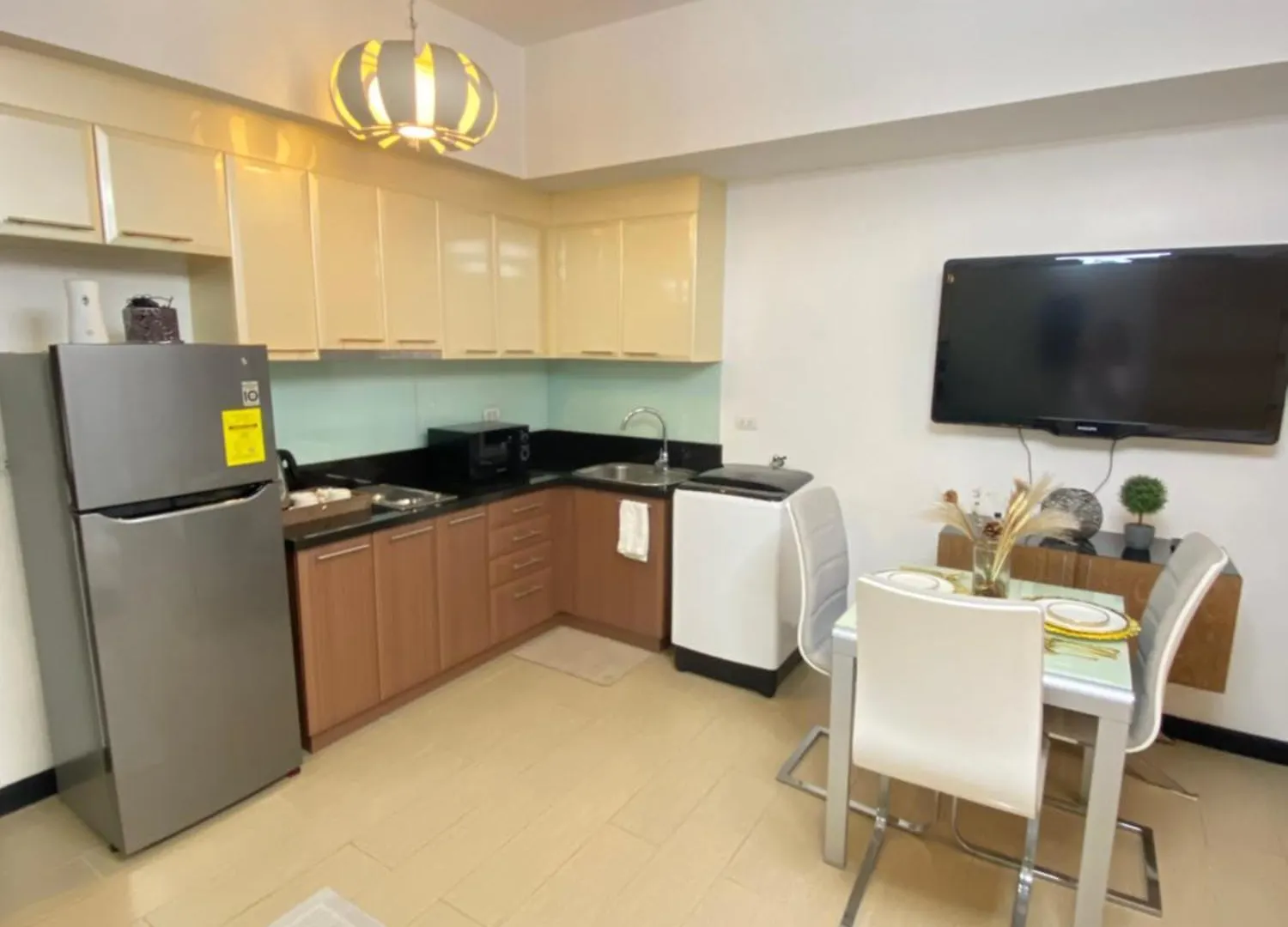 Aparthotel Manila Staycation At The Venice Luxury Residences - Tower A Near Venice Grand Canal, Mckinley Hills Philippines