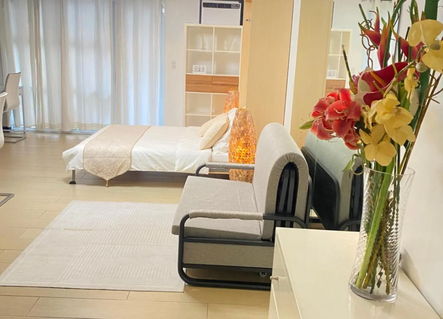 Aparthotel Manila Staycation At The Venice Luxury Residences - Tower A Near Venice Grand Canal, Mckinley Hills