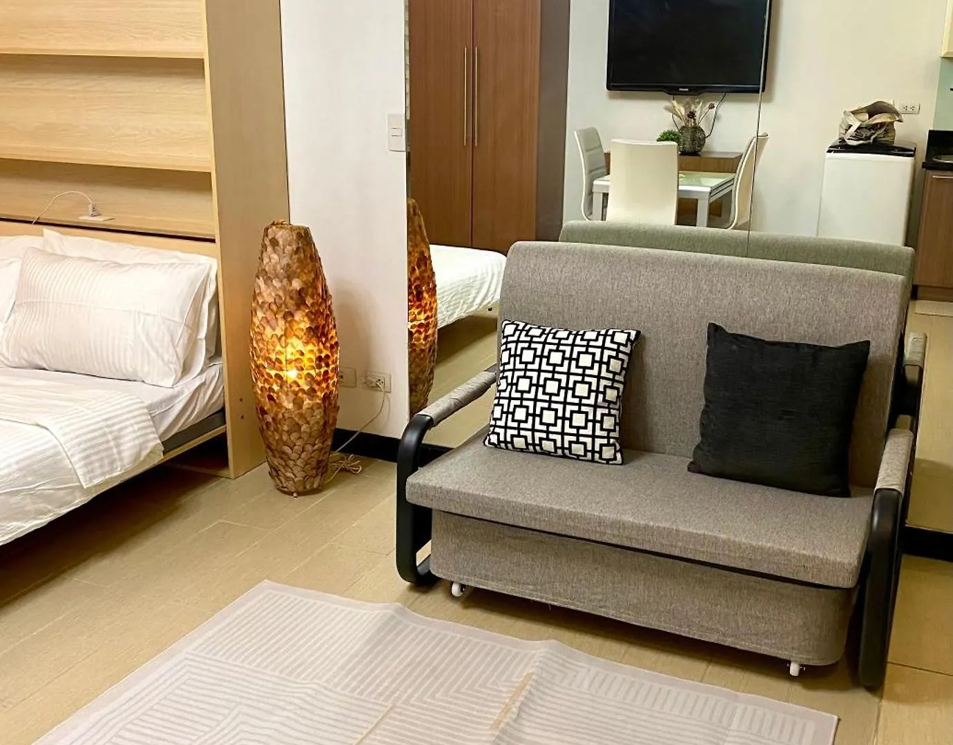 Manila Staycation At The Venice Luxury Residences - Tower A Near Venice Grand Canal, Mckinley Hills