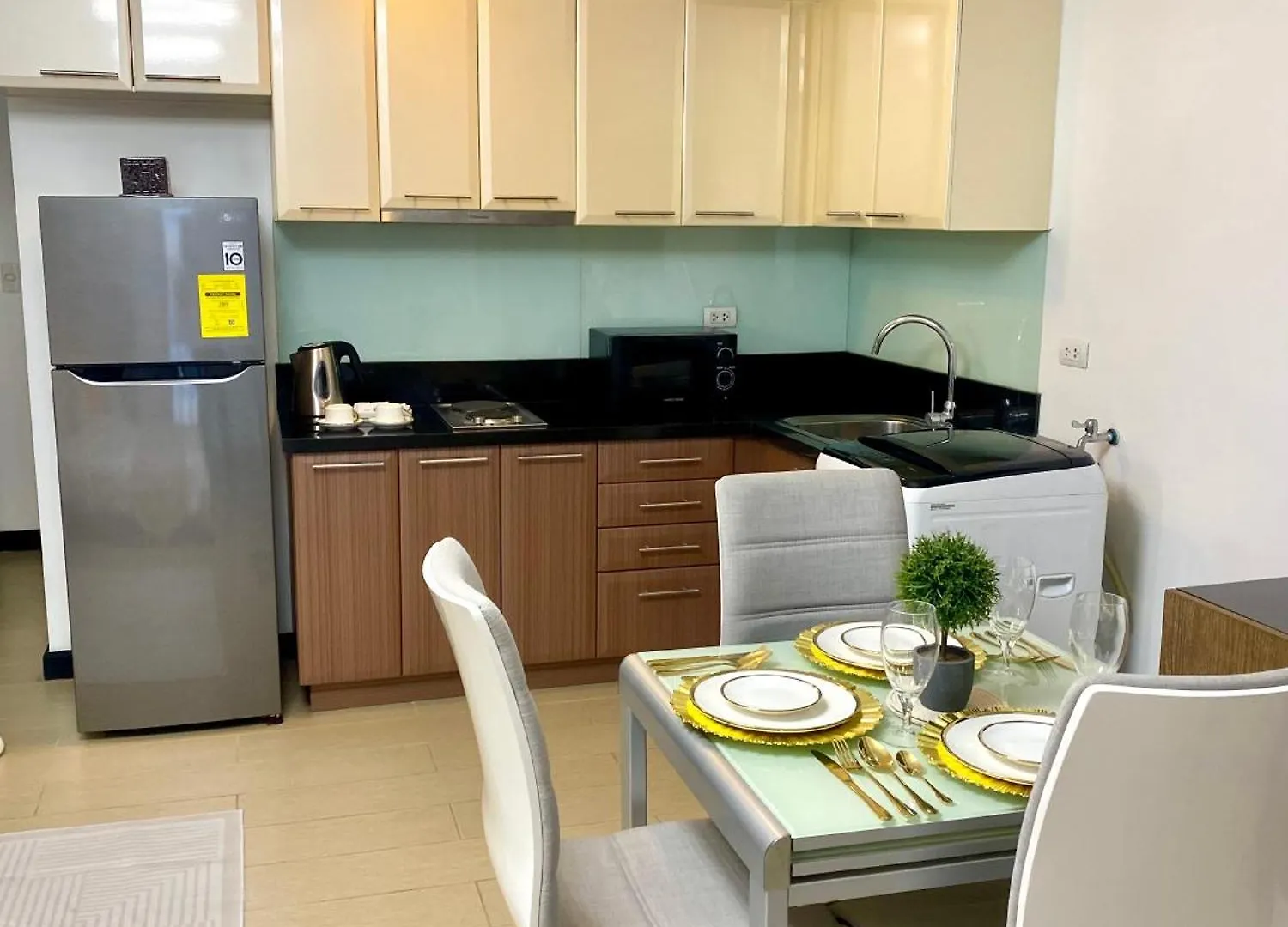 Aparthotel Manila Staycation At The Venice Luxury Residences - Tower A Near Venice Grand Canal, Mckinley Hills Philippines
