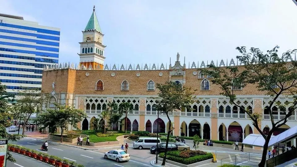 Aparthotel Manila Staycation At The Venice Luxury Residences - Tower A Near Venice Grand Canal, Mckinley Hills