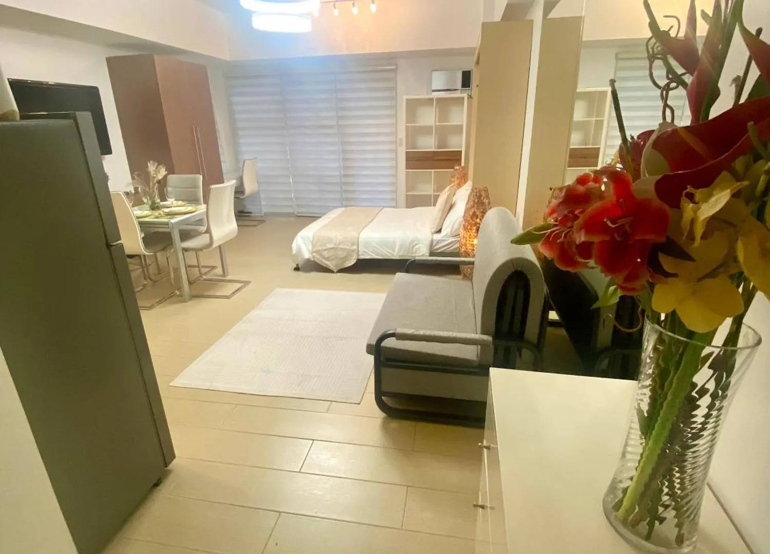 Manila Staycation At The Venice Luxury Residences - Tower A Near Venice Grand Canal, Mckinley Hills Philippines