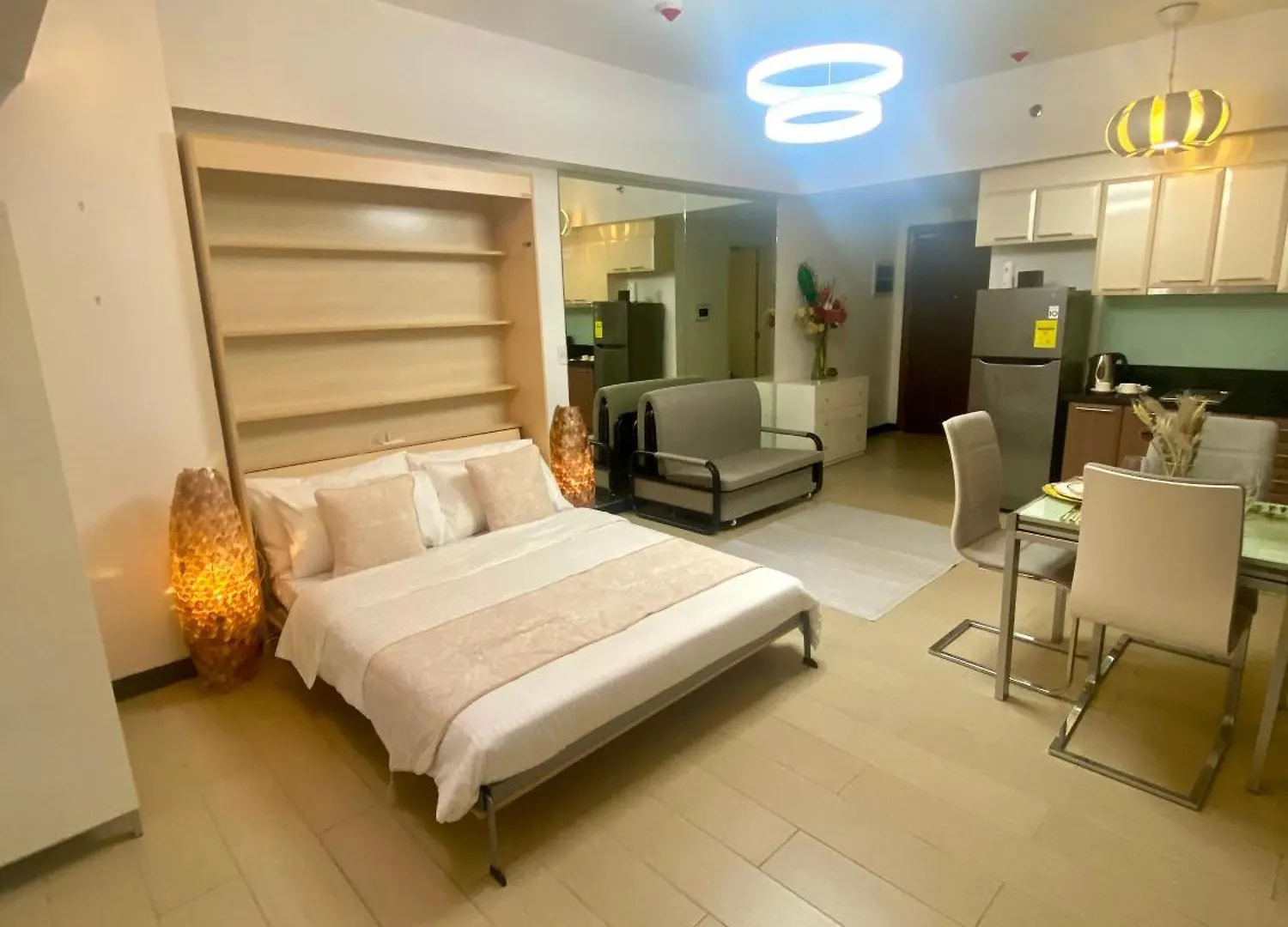Aparthotel Manila Staycation At The Venice Luxury Residences - Tower A Near Venice Grand Canal, Mckinley Hills Philippines