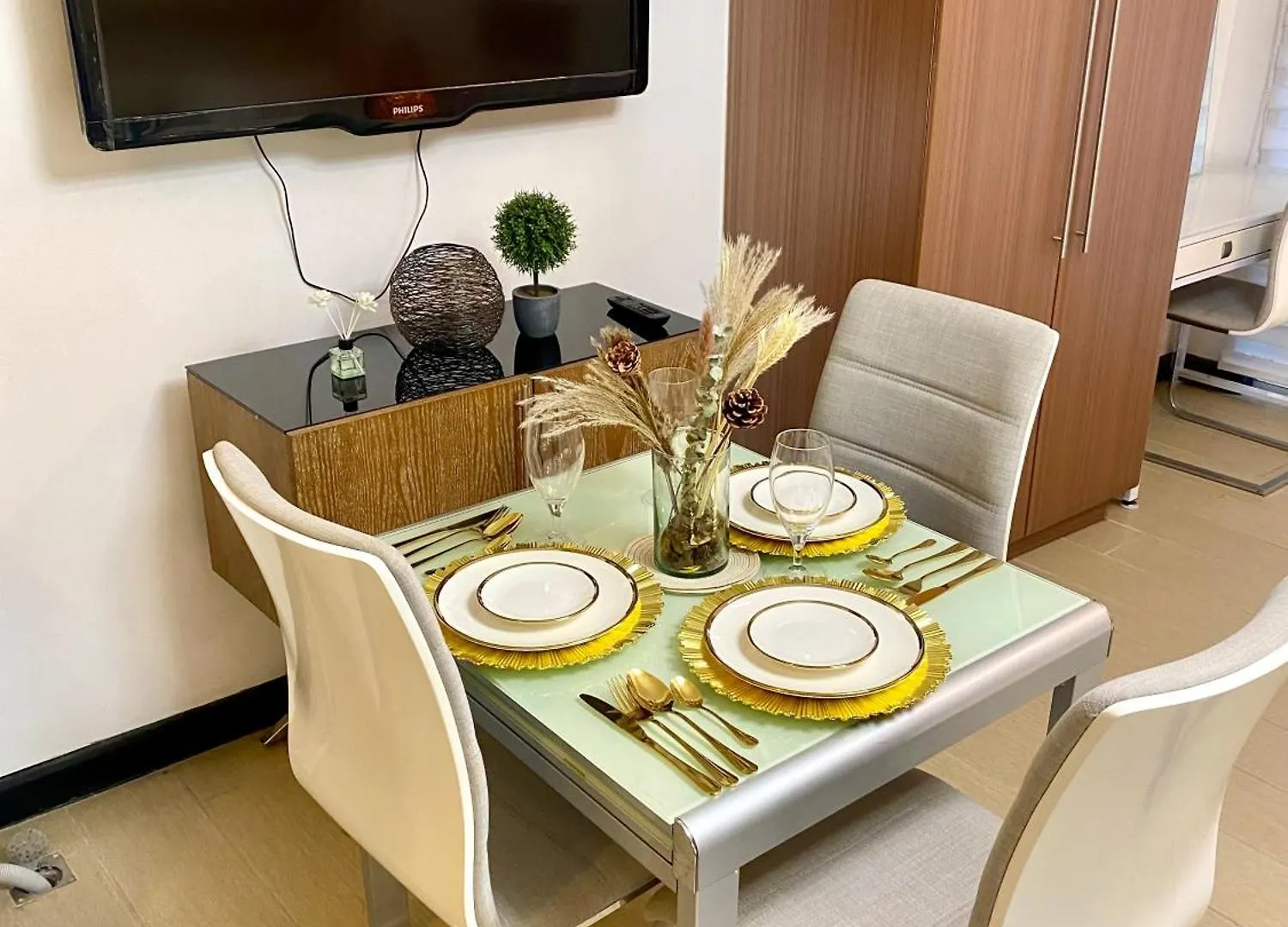 Manila Staycation At The Venice Luxury Residences - Tower A Near Venice Grand Canal, Mckinley Hills